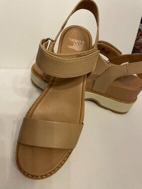 Sorel "Joanie IV Y strap" tan wedge sandal, size 9